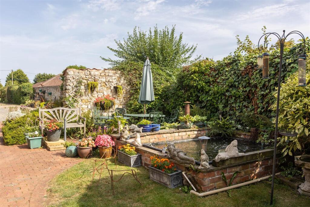 Rockery Cottage External-6.jpg