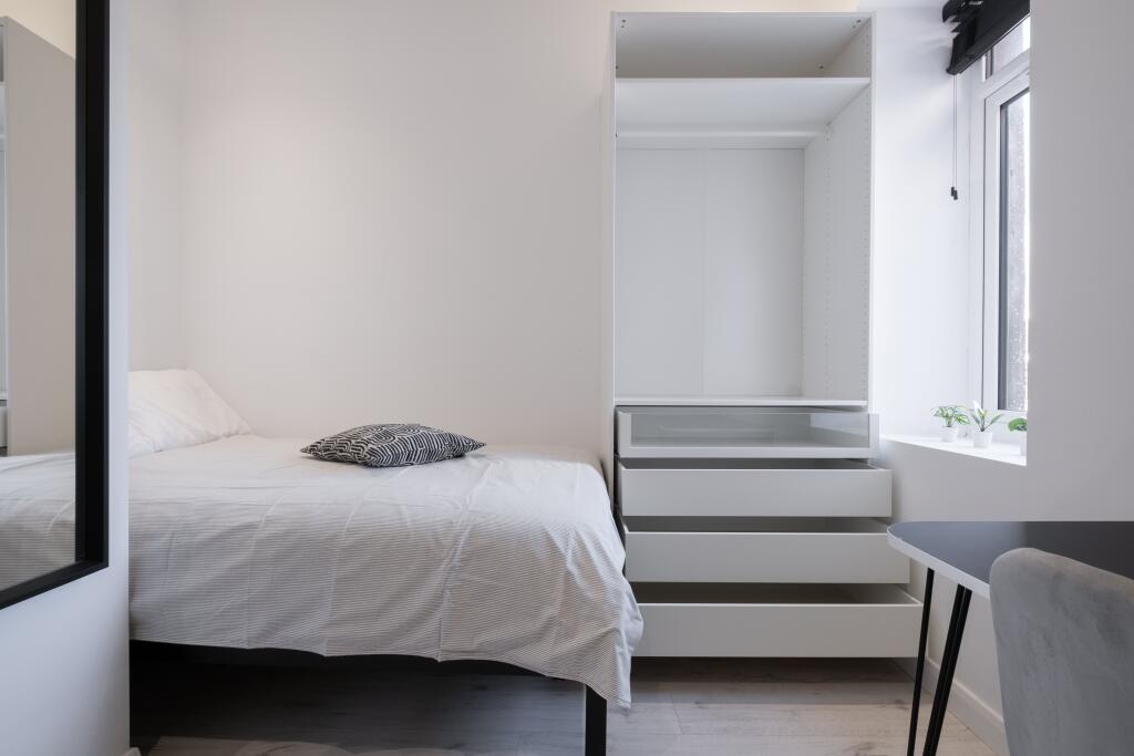 HR-Bedroom-05-002
