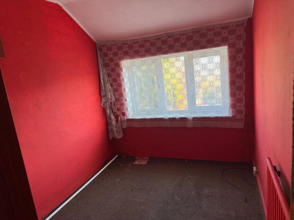 Bedroom (rear)