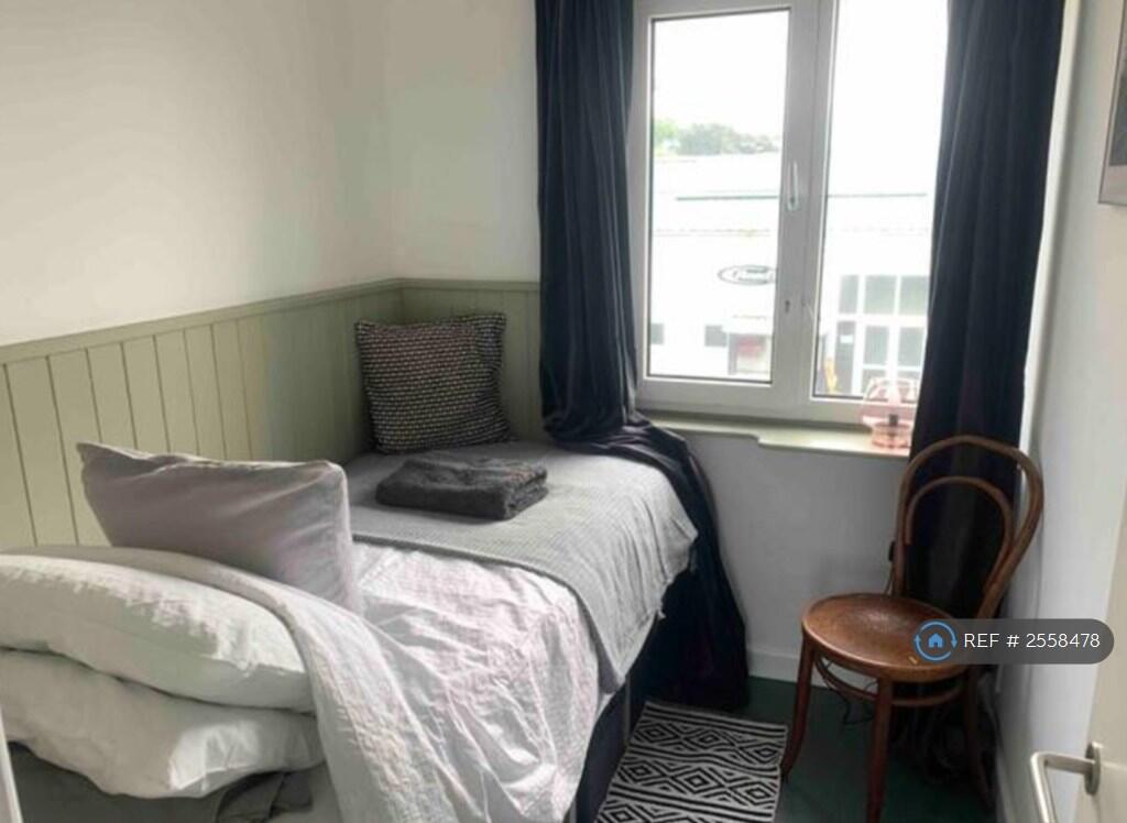 Main House Small Bedroom