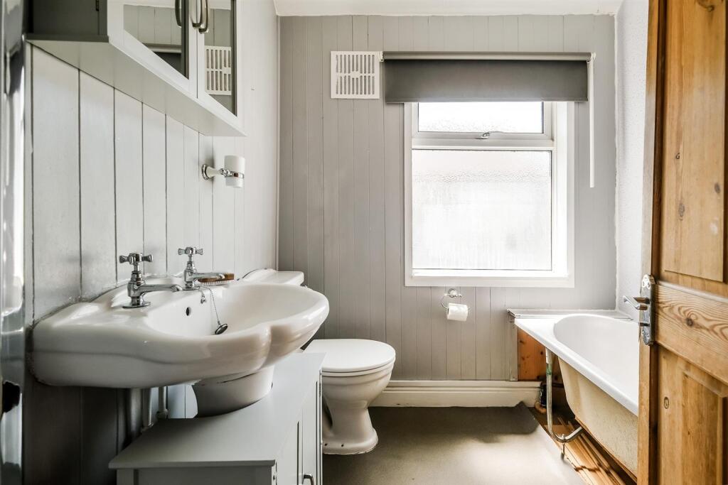 284 Hall Lane-1_web.jpg