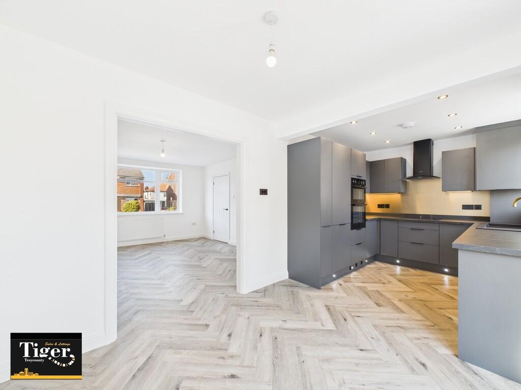 CAM02176G0-PR0540...