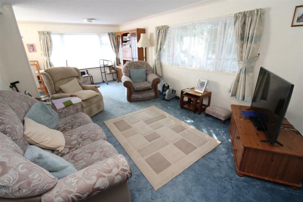 lounge.JPG