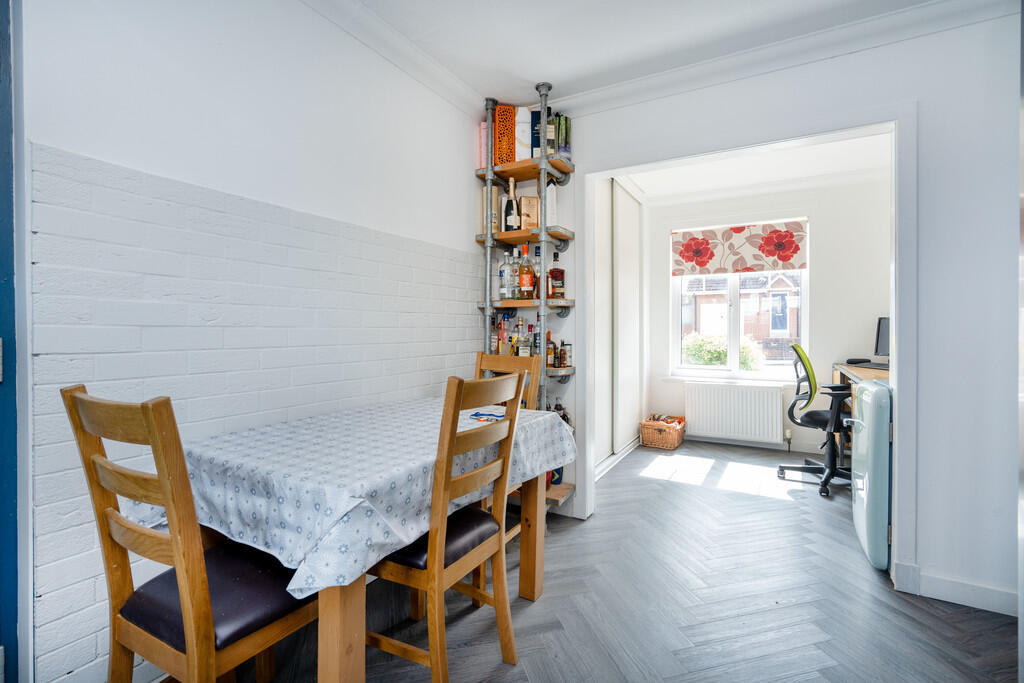 8 Fowler Cresent,...