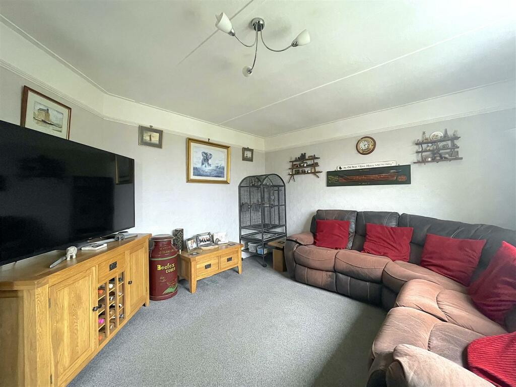 Living Room (1).jpeg