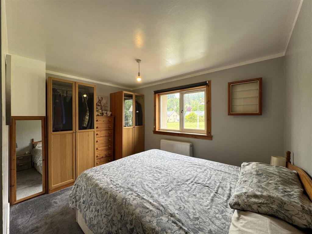 BEDROOM 1.JPG