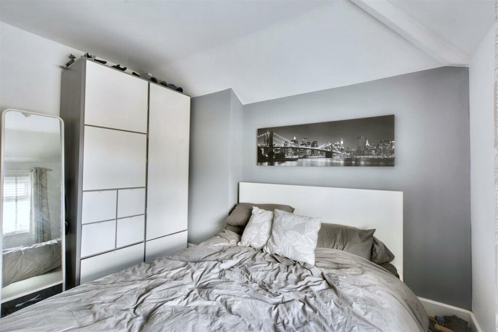Bedroom 1_2.jpeg