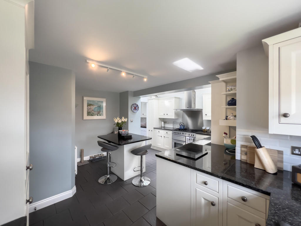 Kitchen/Breakfast...