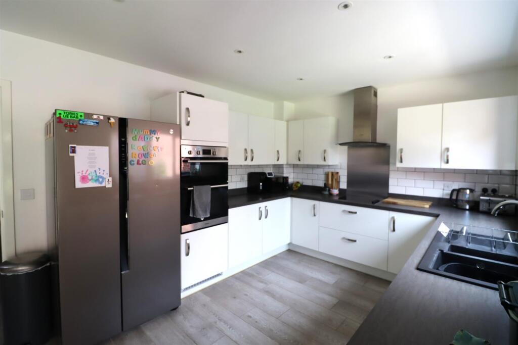Kitchen1.JPG