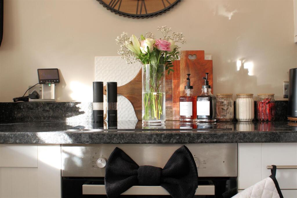 Kitchen 5.jpg