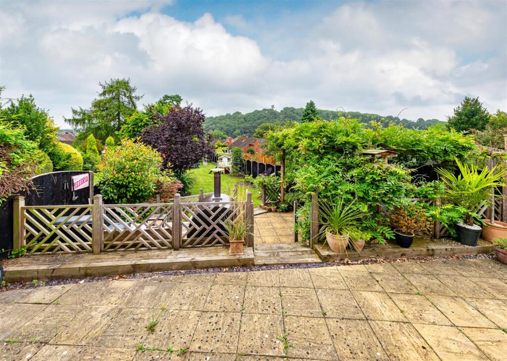 82 Station Road-Garden 5.jpg