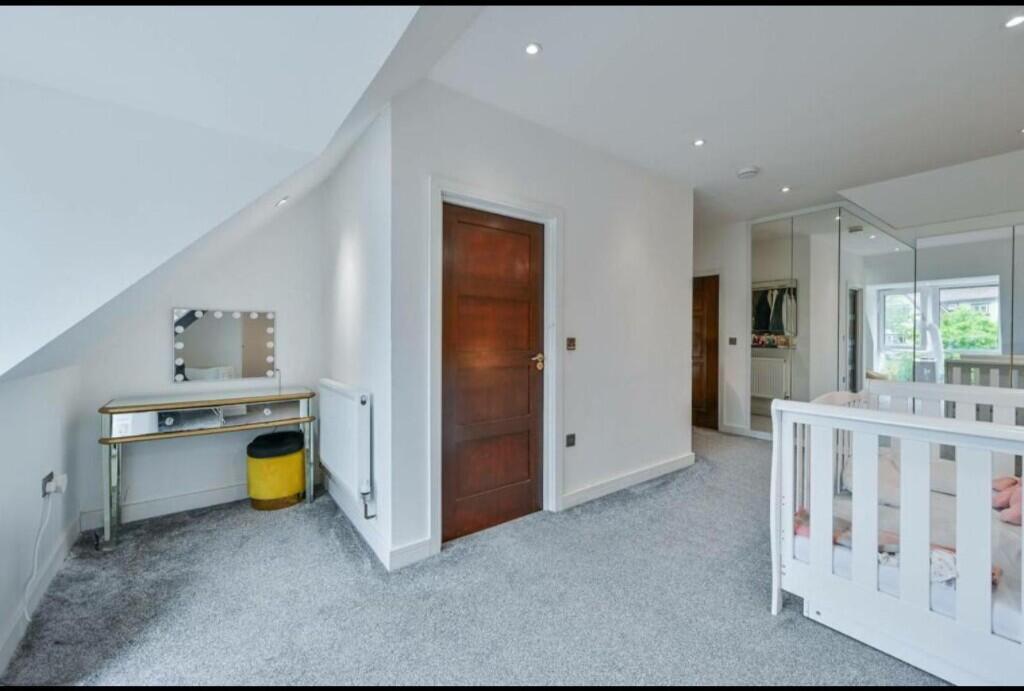 Master bedroom-4/4