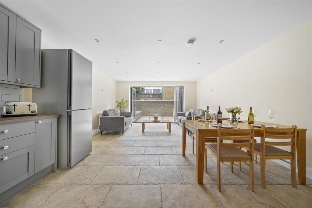 Kitchen/Lounge