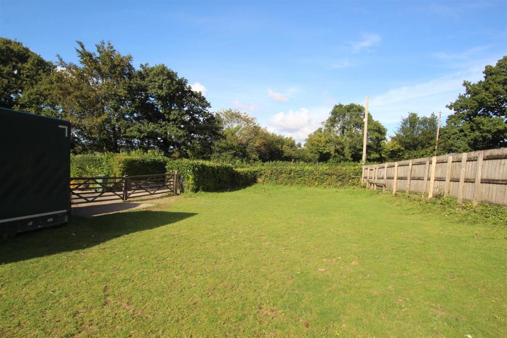 side paddock.JPG