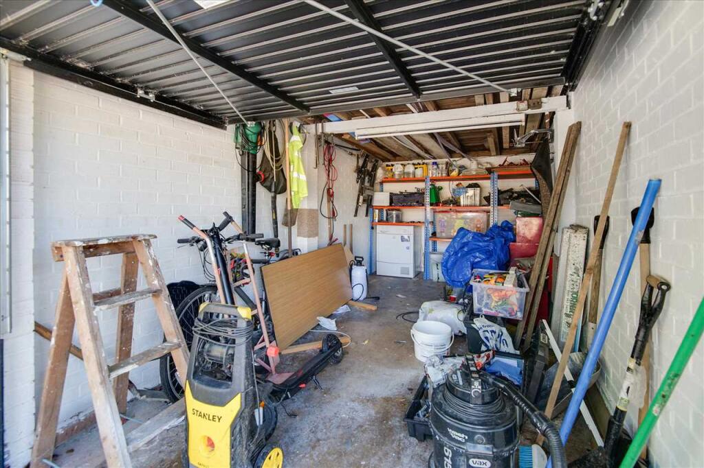 Garage (2)
