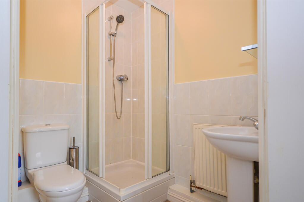 EN SUITE SHOWER ROOM/W.C.
