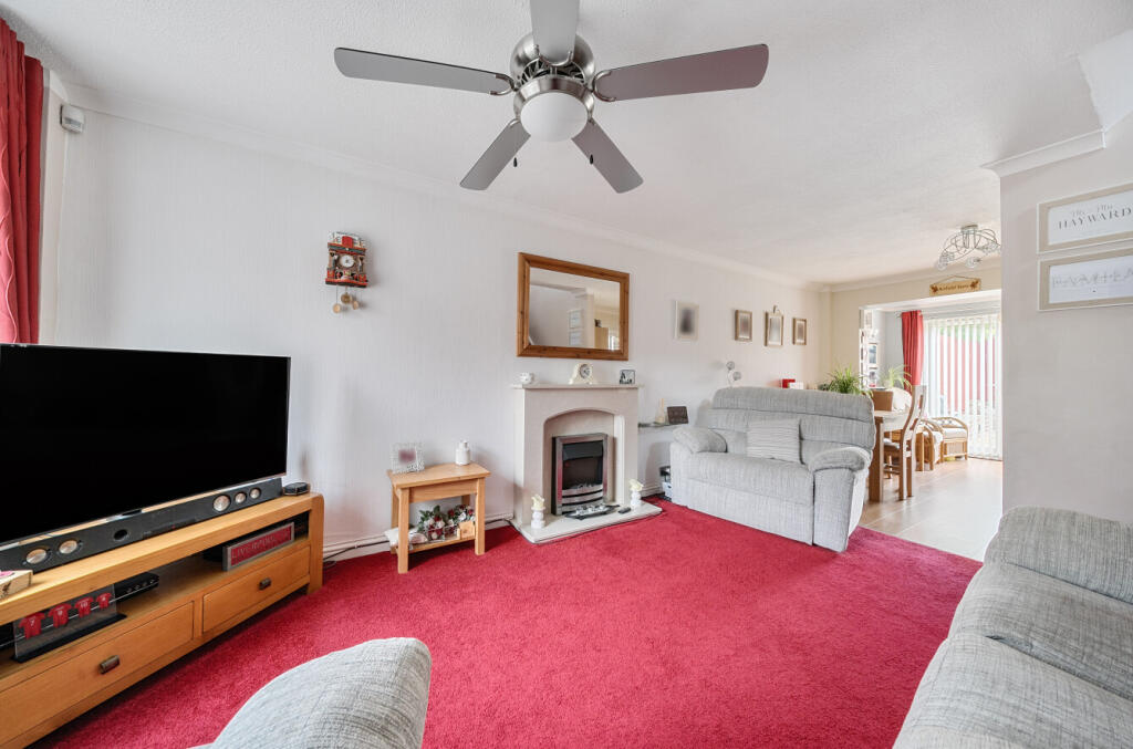 132050986876761186105