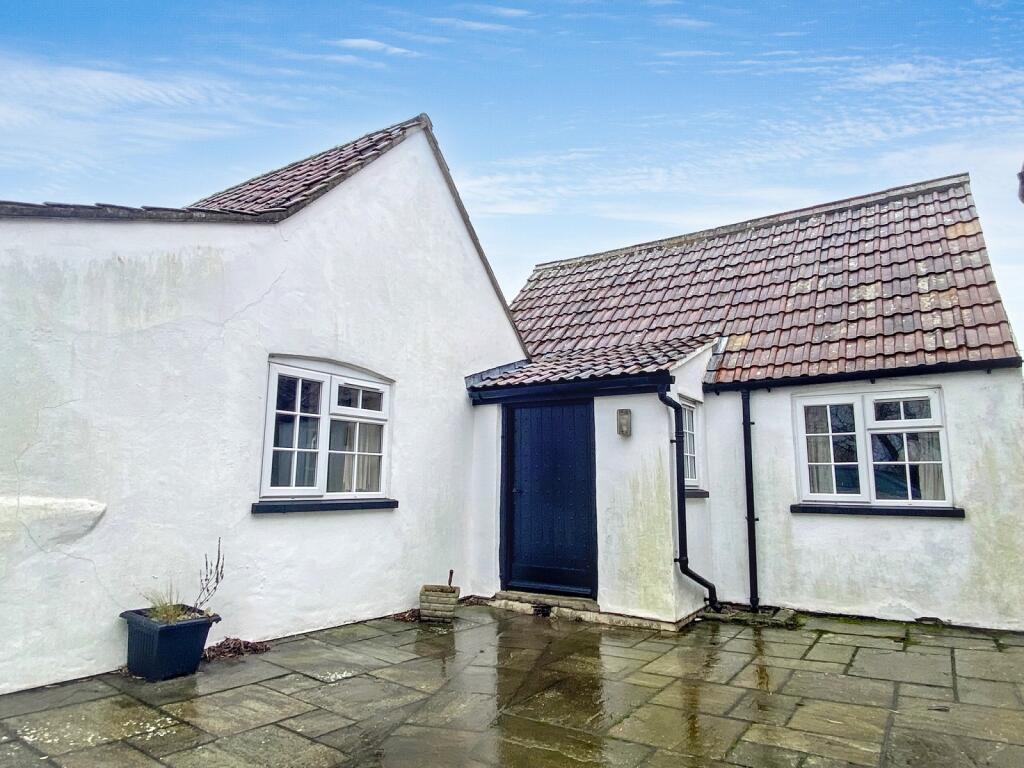 West Rolstone Road, Hewish, Weston-super-mare, North Somerset. BS24 6UQ