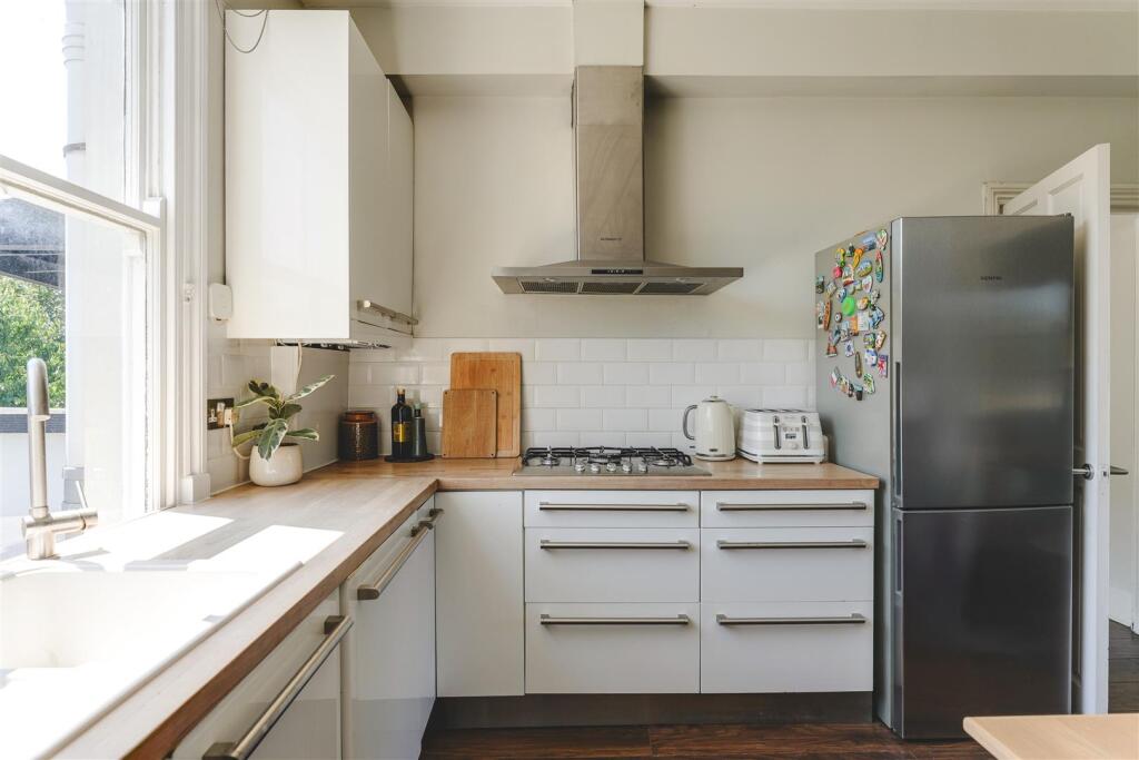 Downs Park Road-7.jpg