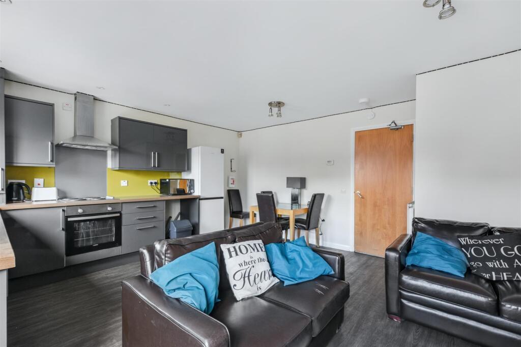 Kitchen Living_4.jpeg