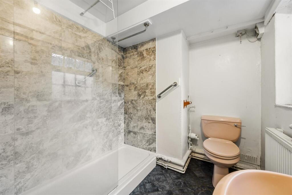 Shower Room.jpg