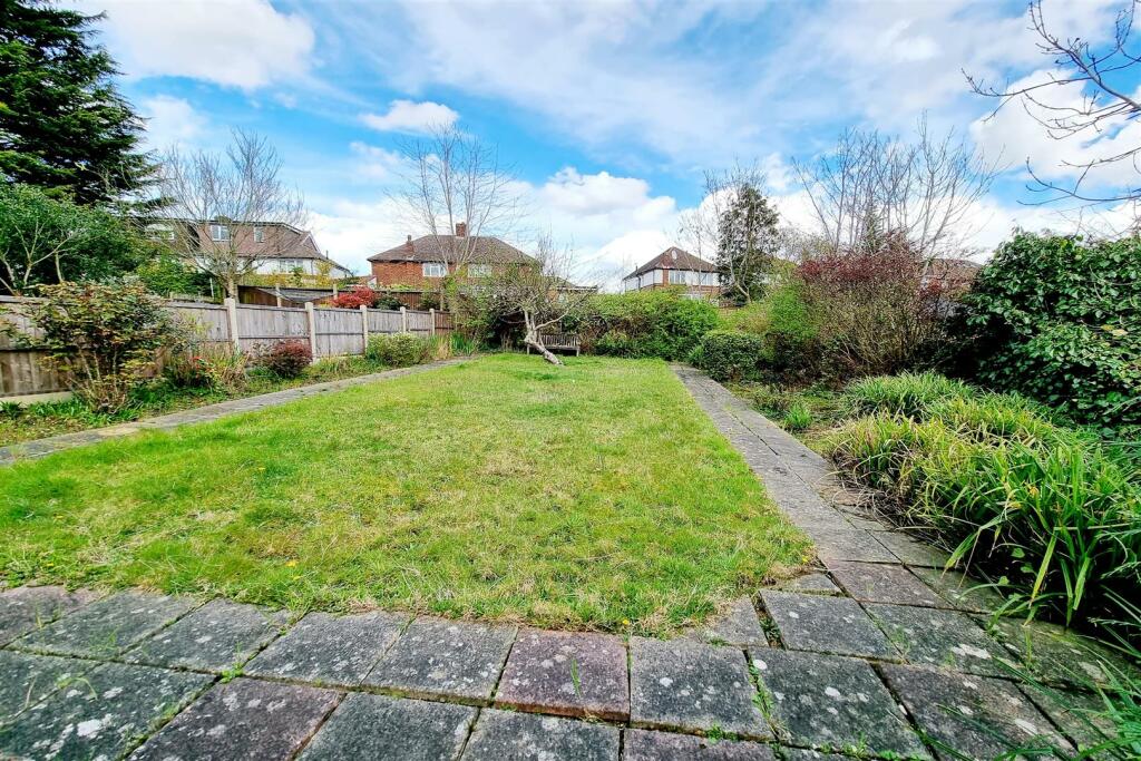 REAR GARDEN: PIC. 1