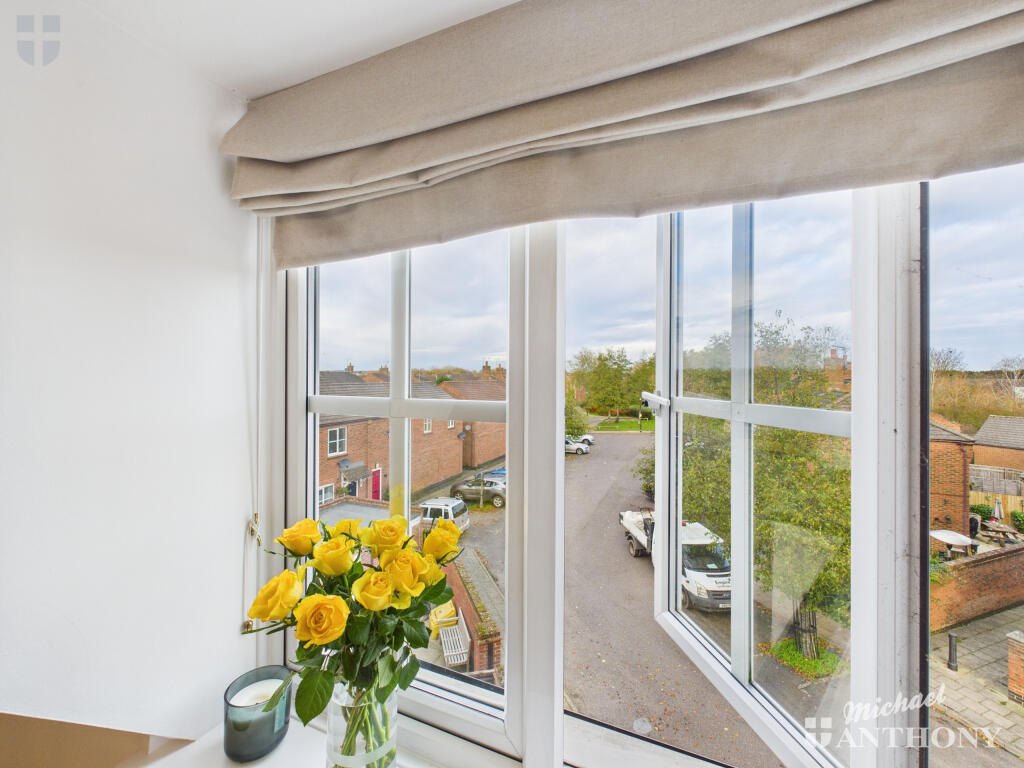 CAM03852G0-PR0476-STILL009