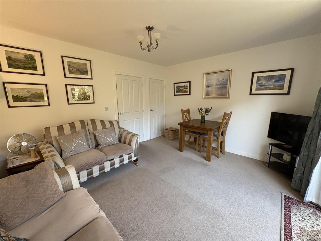 Living Room 4.jpg