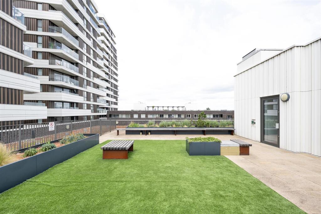 Beck Square E10
