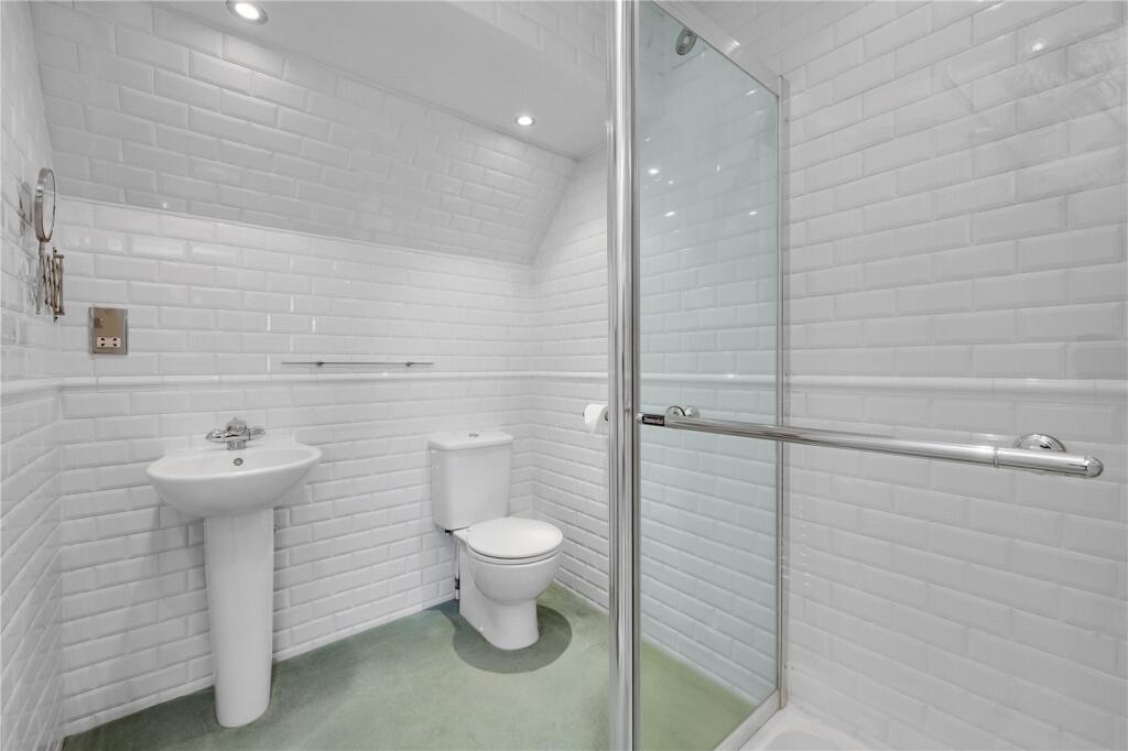 Bedroom Two En Suite