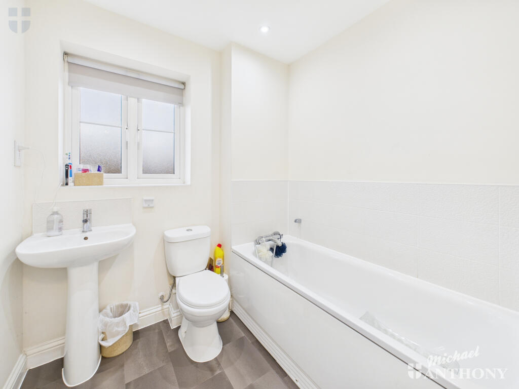 CAM03852G0-PR0472-STILL016