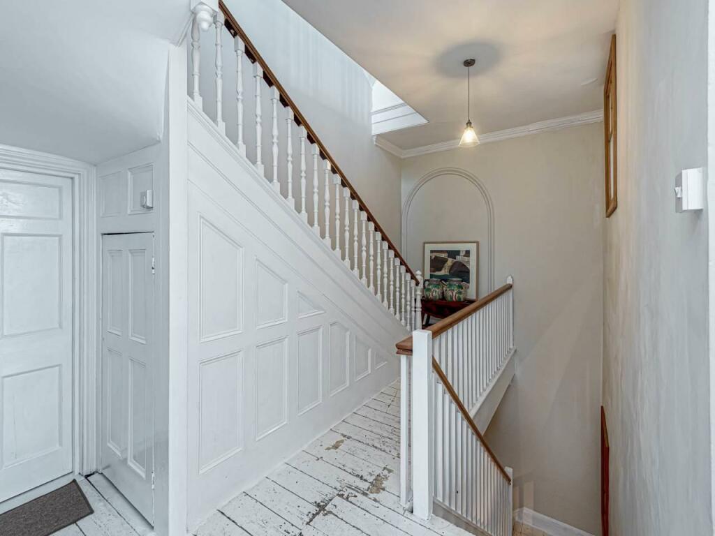 LLANFAIR-HALL-1ST-FLOOR-HALLWAY-01.jpg