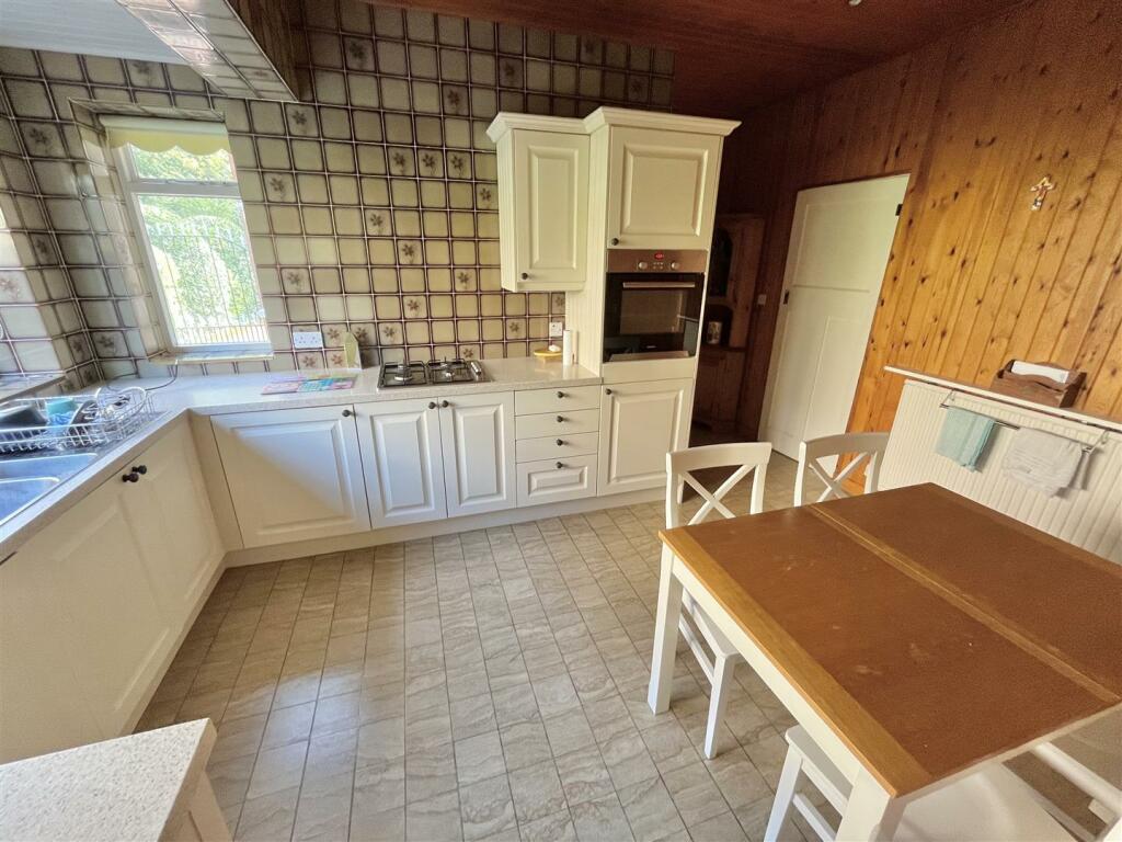 Breakfast Kitchen Aspect 4.jpg