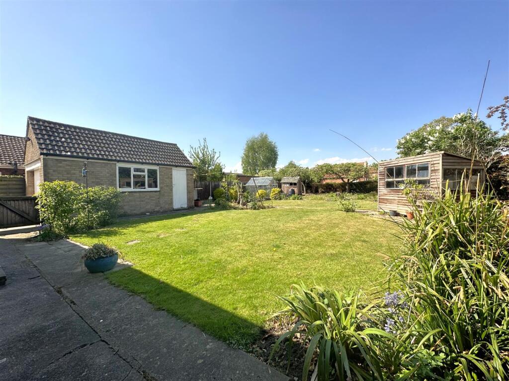 Beautiful Rear Garden 950