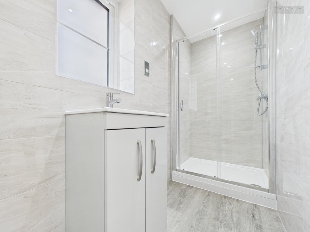 En-Suite To Master Bedroom