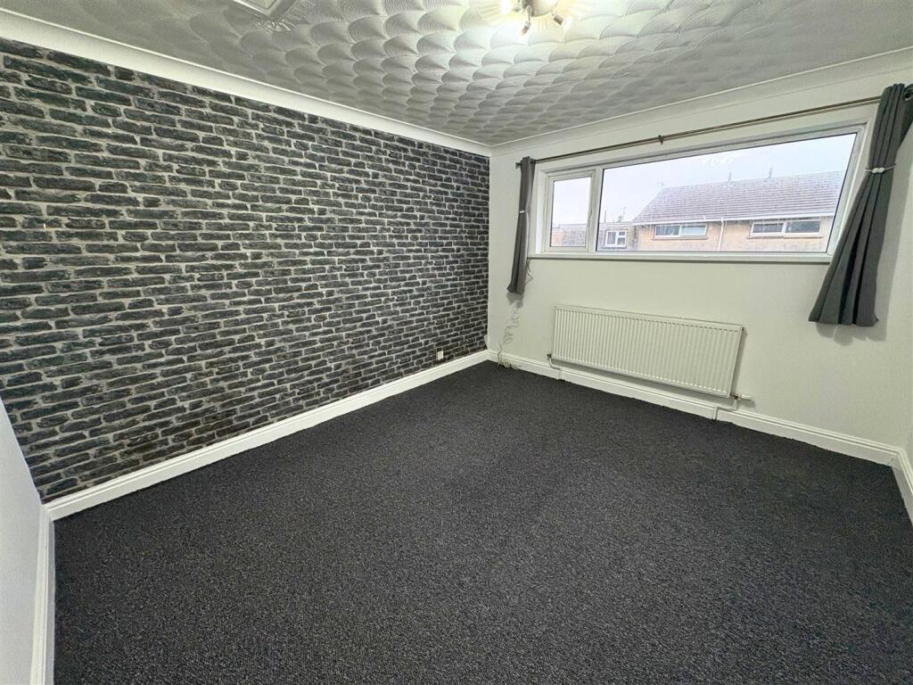 Bedroom 1a (edit).jpg