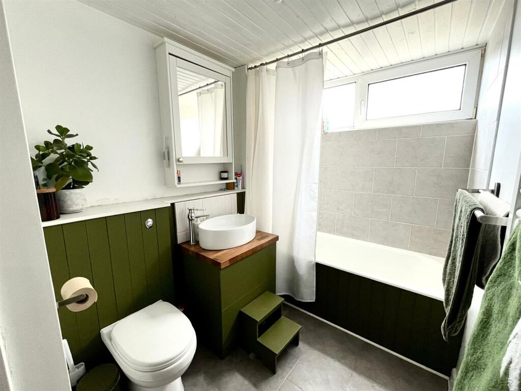 Bathroom.JPG