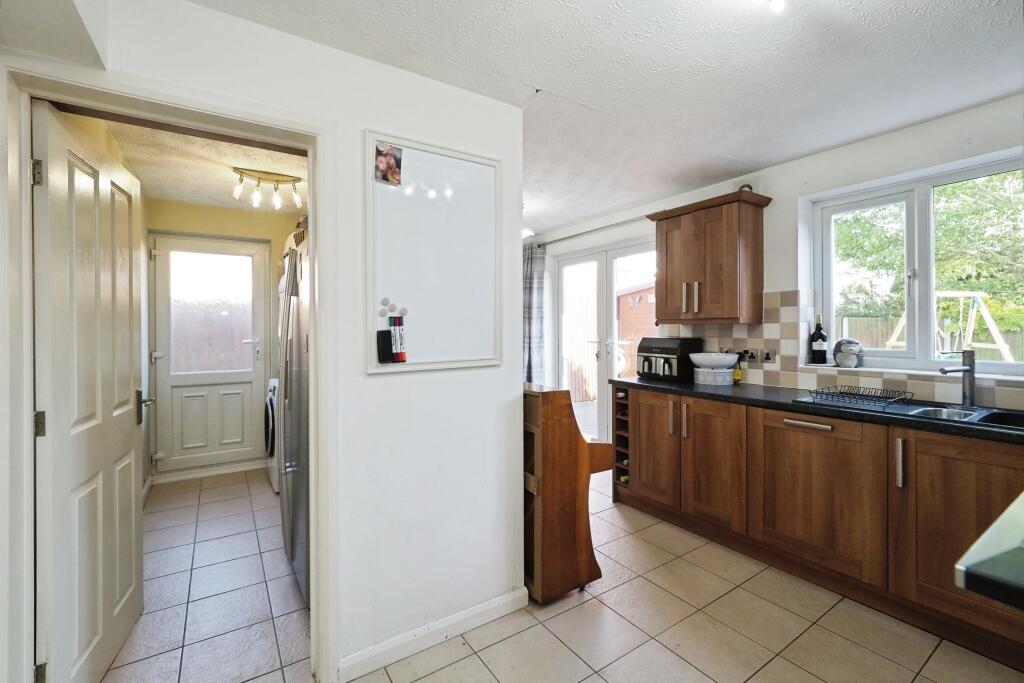 Modern Kitchen/Breakfast Room With separate Utility