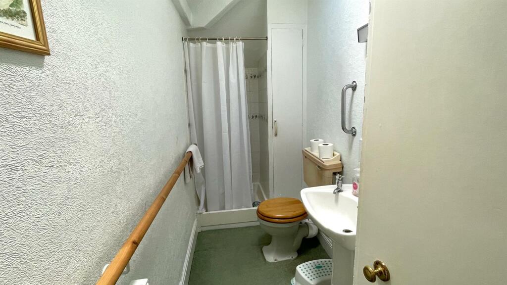 2ND 3 PIECE SHOWER ROOM