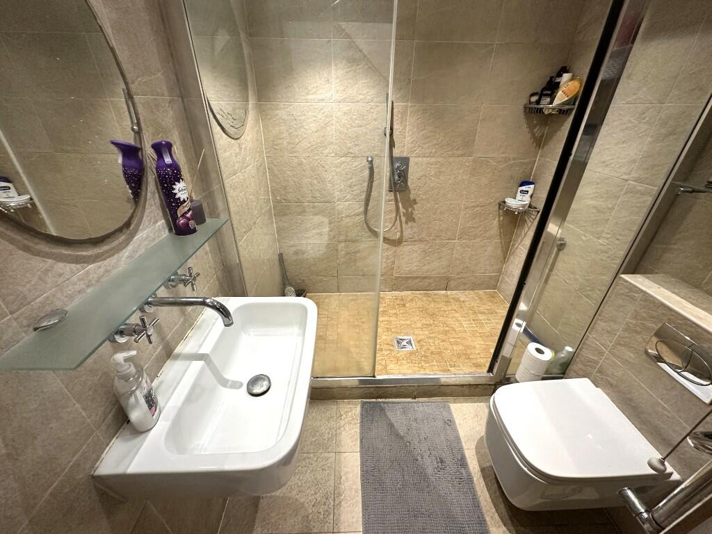 D/STAIRS SHOWER ROOM