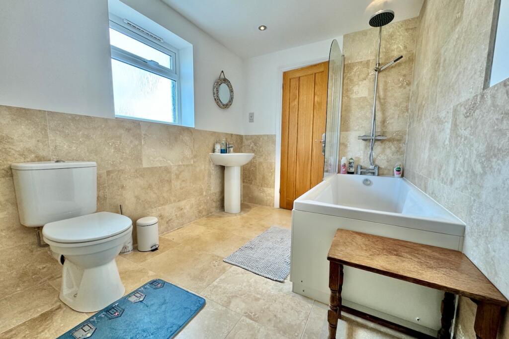 En-Suite Bathroom