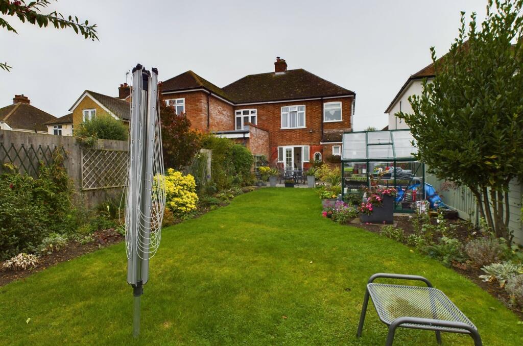 CAM02519G0-PR0189-STILL016