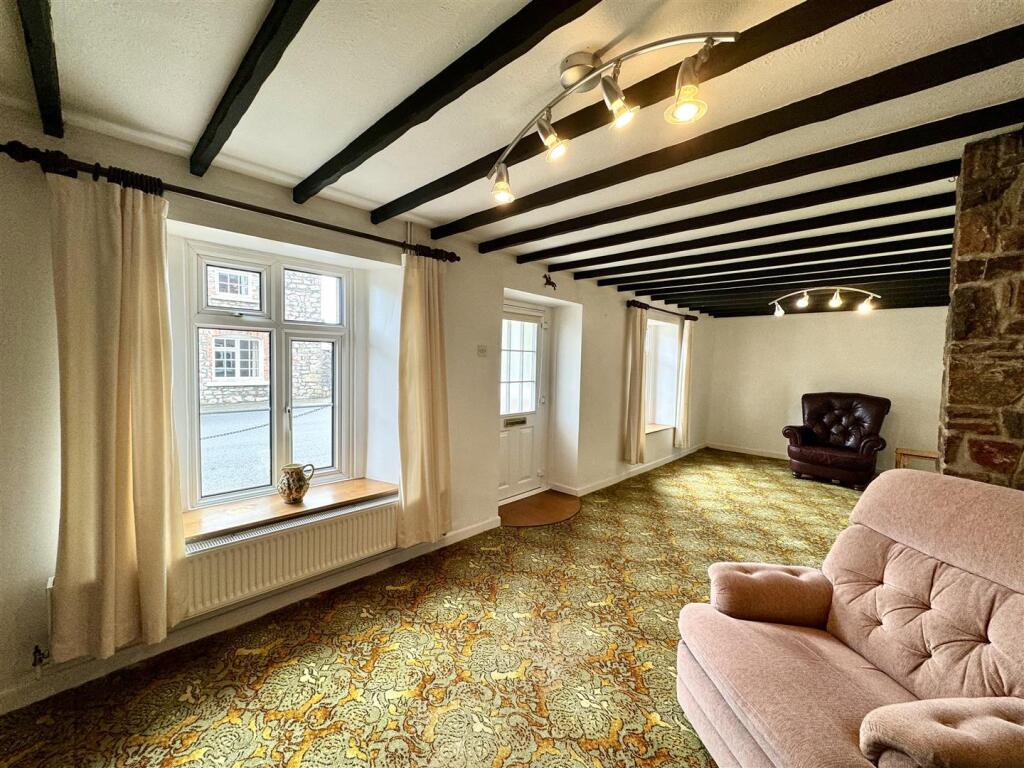 SITTING ROOM