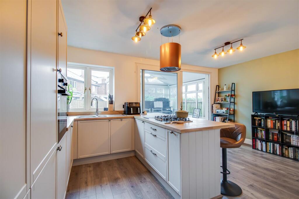 KITCHEN/DINER