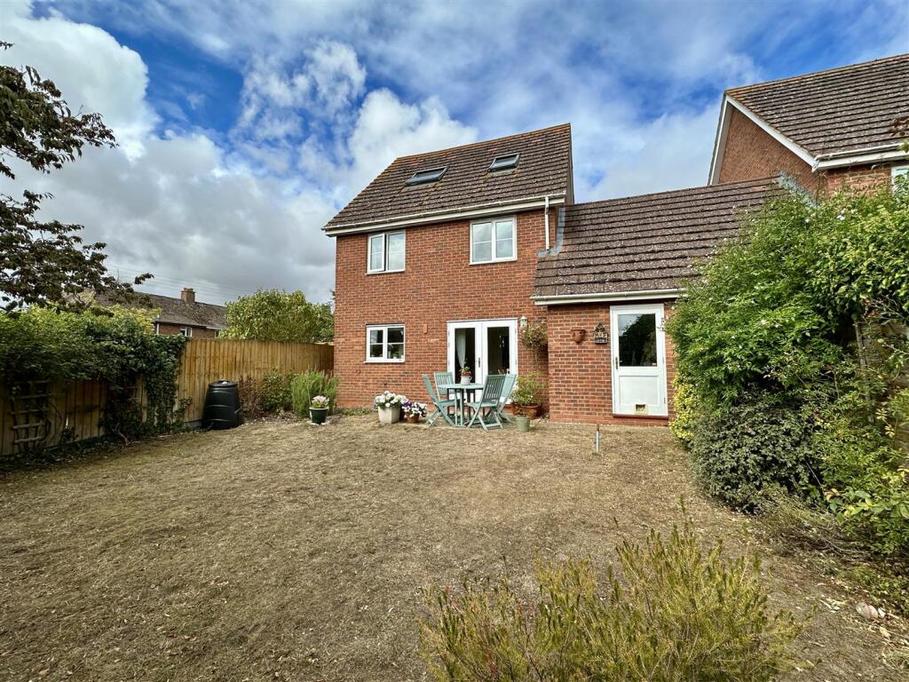 garden to house