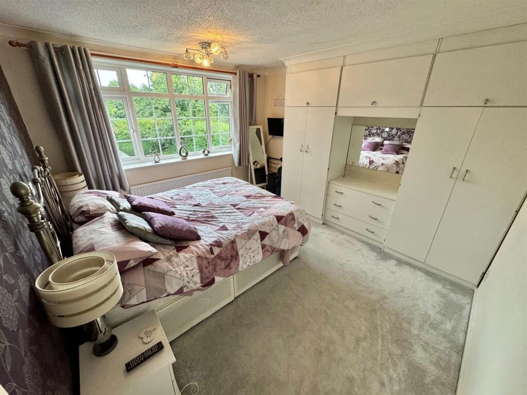 Glen6Bedroom.jpg
