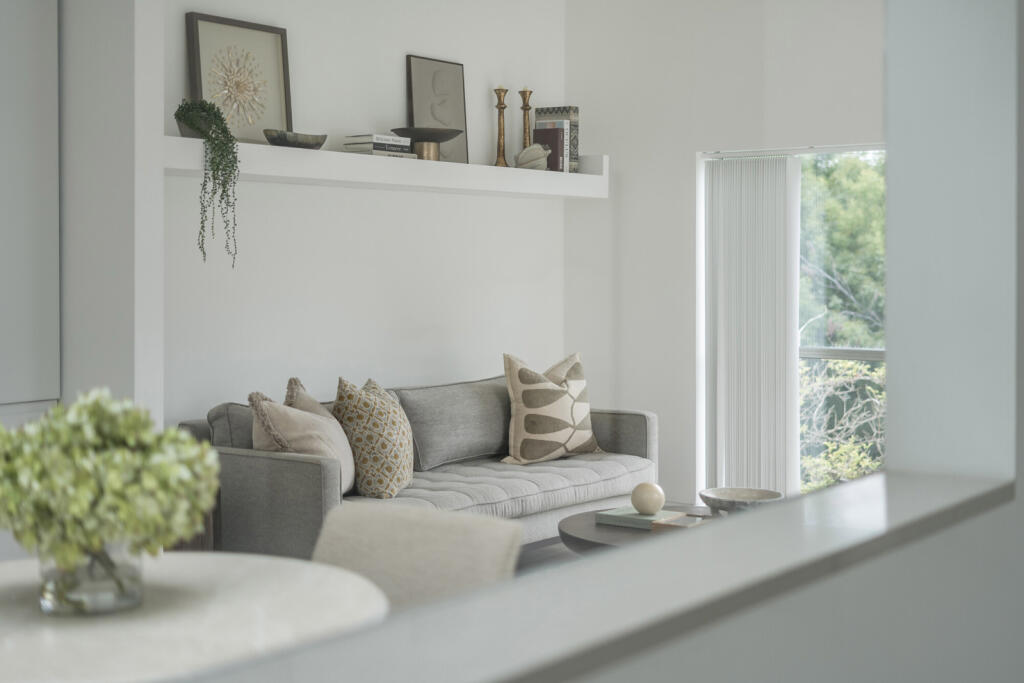 1359008-23-68dd07...