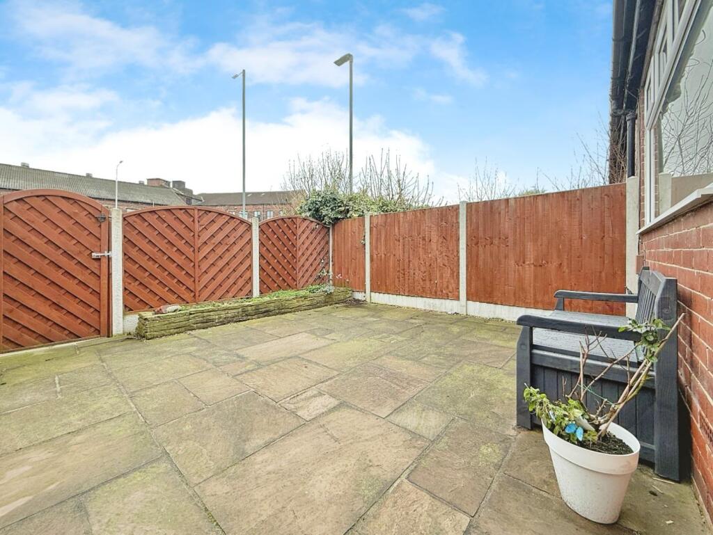 GARDEN (STANNINGLEY ROAD SIDE)