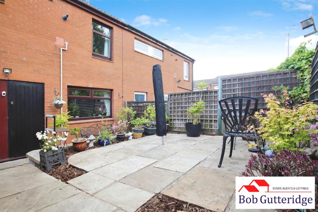 ENCLOSED REAR GARDEN