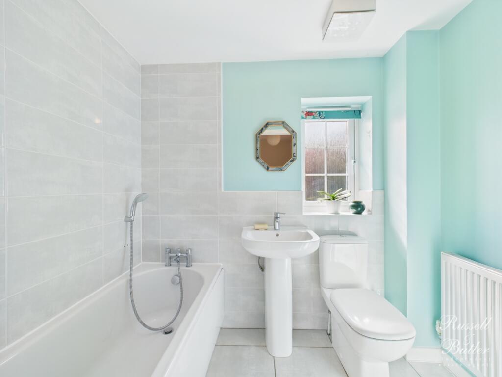 CAM02127G0-PR0332-STILL028